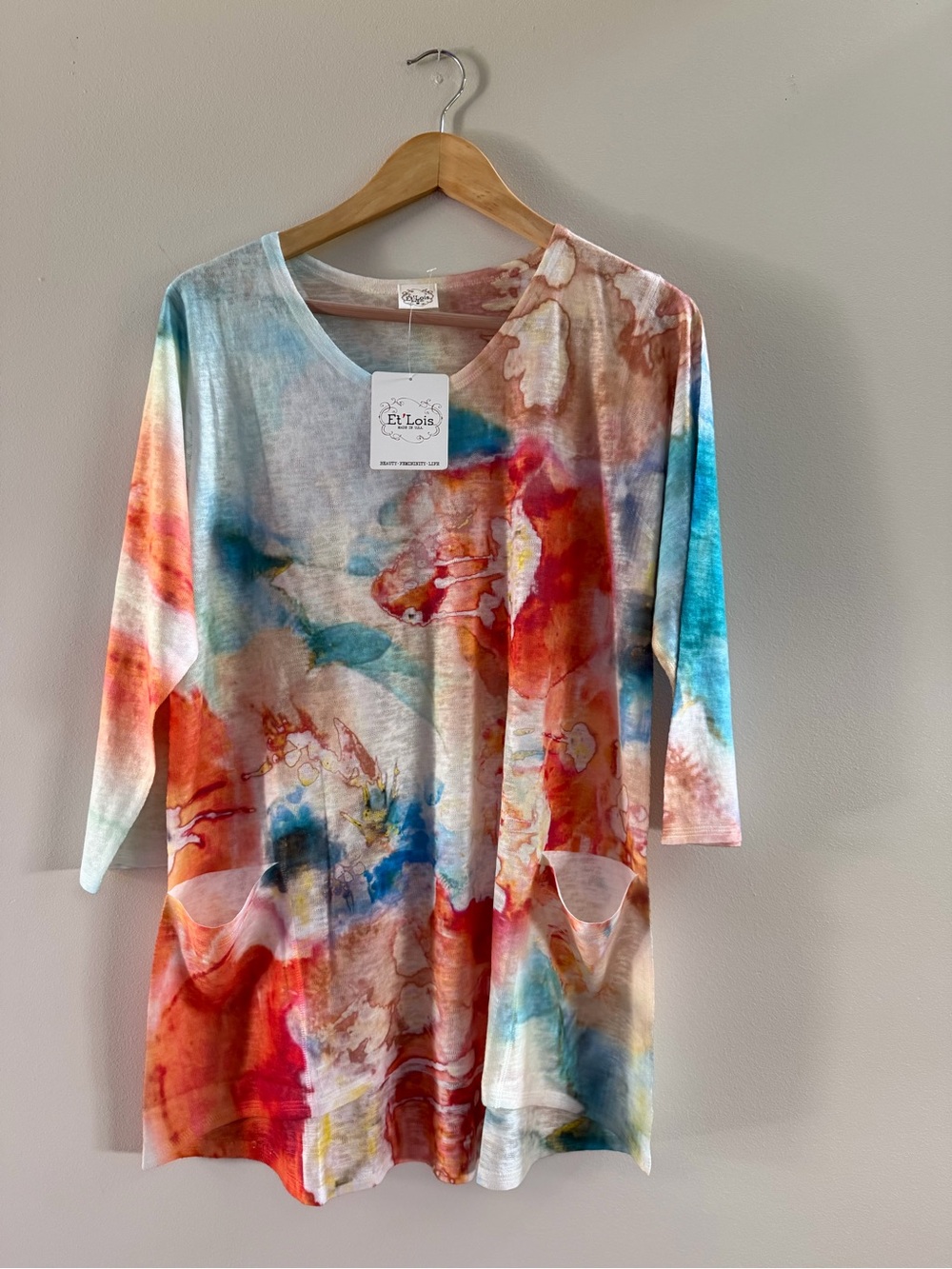 NWT ET'Lois Multicolor Floral
Women's Tunic Top with pockets flowy Size M